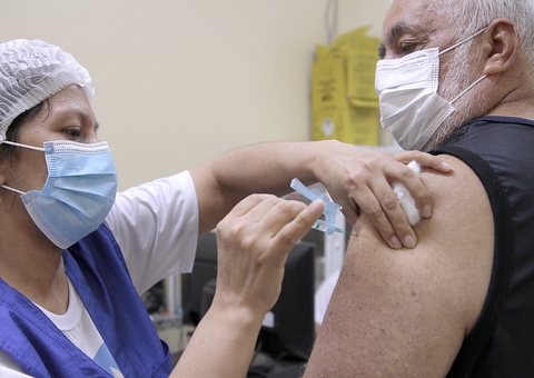 Cerca de 26% da população de Manaus está totalmente vacinada contra Covid