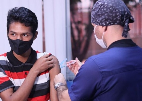 Prefeitura orienta população a se vacinar contra Covid devido ao aumento de casos em Manaus