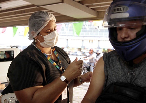 Quase 35 mil pessoas deixaram de tomar 2ª dose de vacinas contra Covid-19 em Manaus