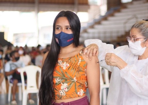 Mais de 14 mil pessoas de 18 anos foram vacinadas durante mutirão em Manaus