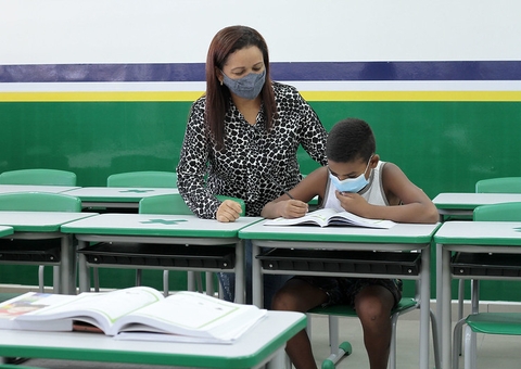 Aulas presenciais são retomadas em mais de 300 escolas municipais de Manaus