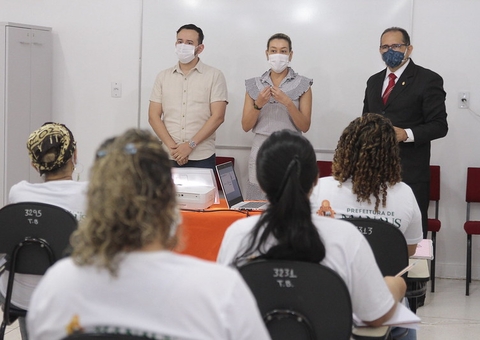 Prefeitura inicia curso de cuidadores de idosos em Manaus