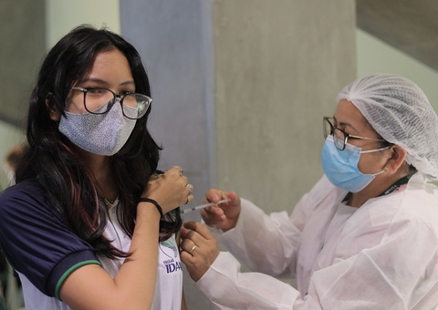 Mais de 100 mil adolescentes foram vacinados contra Covid-19 em cinco dias, em Manaus