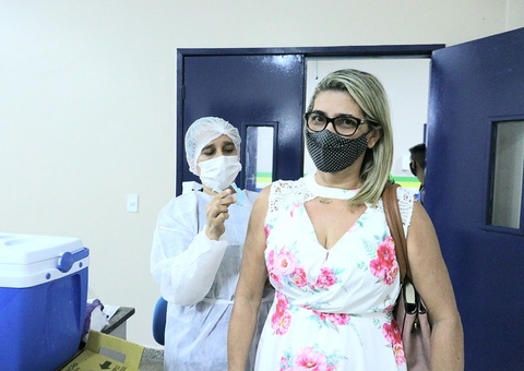 Manaus terá 19 pontos de vacinação contra Covid-19 nesta segunda; confira 