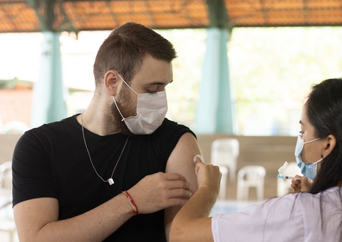 Manaus terá 40 pontos de vacinação contra a Covid nesta segunda-feira