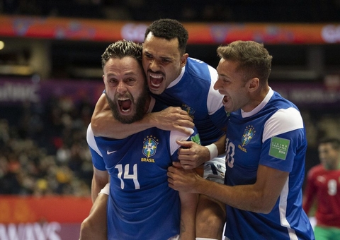 Brasil derrota o Marrocos e vai à semifinal da Copa do Mundo de futsal