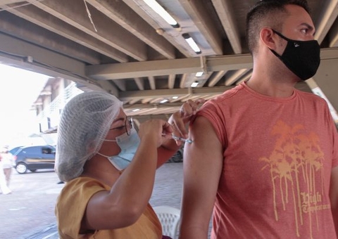 Quase 200 mil pessoas ainda não se vacinaram contra Covid-19 em Manaus