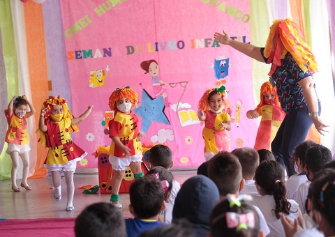 ‘Semana do Livro Infantil’ inicia com atividades culturais nas escolas de Manaus 