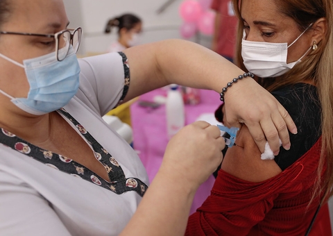 Vacinação contra Covid é retomada nesta quarta após feriado de Finados em Manaus