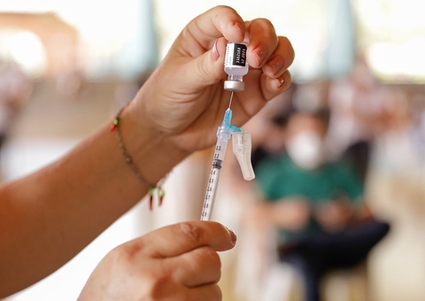 Brasil recebe 1 milhão de doses da vacina Janssen