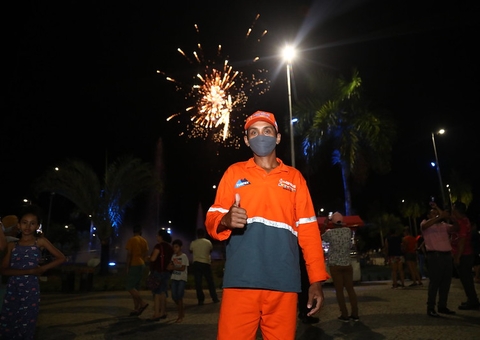 'Natal das Águas': Manaus ganha 45 veículos decorados com luzes de LED