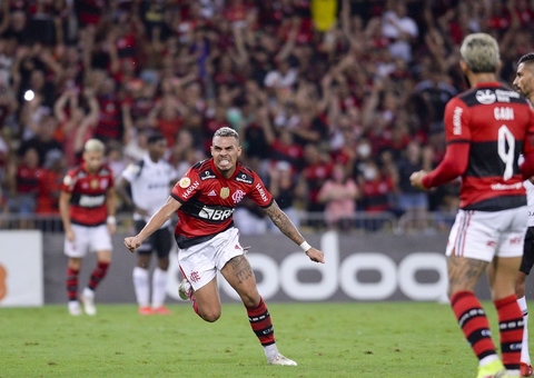 Flamengo vence Ceará e frustra planos do Atlético-MG