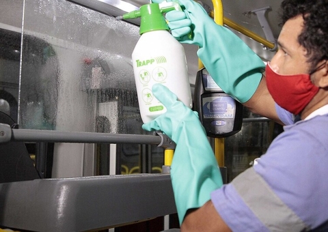 Ônibus em Manaus passam por sanitização para evitar a disseminação da Covid