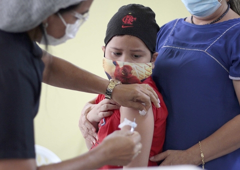 Mais de 200 crianças são vacinadas contra covid em Manaus no 1º dia de atendimento
