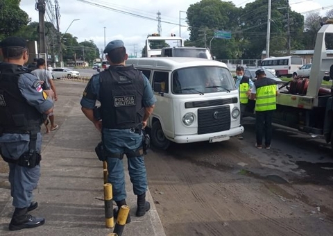 Veículos clandestinos são apreendidos durantes fiscalização em Manaus