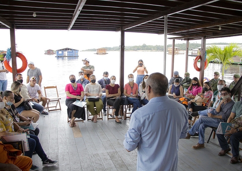 Mais de 600 flutuantes na bacia do Tarumã-açu causam preocupação no turismo em Manaus
