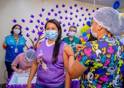 Influenza: Vacinação de profissionais da educação segue até sexta em Manaus