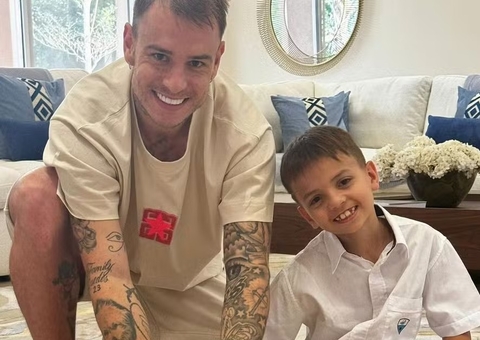 Ex-Corinthians, Róger Guedes compra leão de estimação e agita web