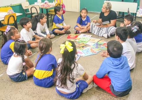 Assistentes alfabetização são convocados para atuarem em escolas de Manaus