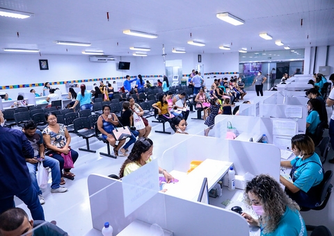 Mais de mil famílias são atendidas em mutirão de atualização do CadÚnico em Manaus