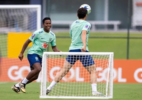 Endrick estreia chuteira dourada exclusiva em Brasil x Argentina