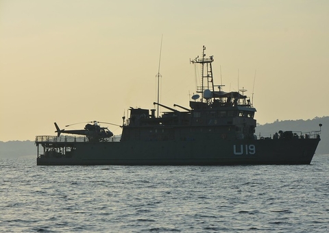 Marinha envia navio com médicos e fuzileiros navais para atender vítimas em Manacapuru