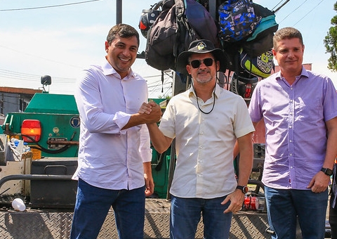 David e Wilson fiscalizam obras de asfaltamento na zona Norte de Manaus