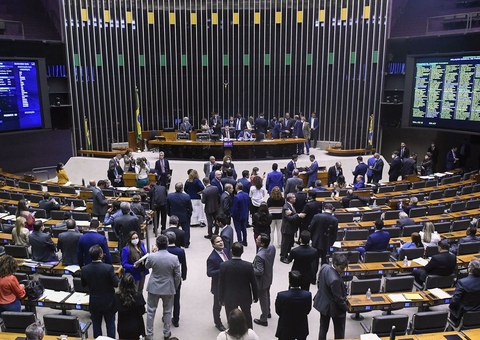 Câmara aprova urgência a PL que obriga acompanhante a mulheres em exames com sedação