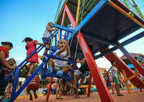 Praça lota em dia de reinauguração em Manaus