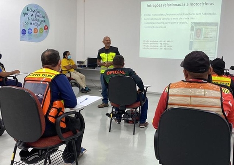Manaus oferece curso de aperfeiçoamento para mototaxistas