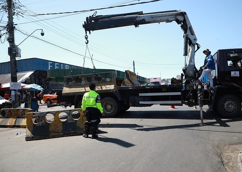 Rua que estava interditava em Manaus devido a enchente é liberada para trânsito