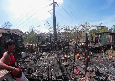 Cenário de destruição: Veja como ficaram as casas consumidas em incêndio em Manaus
