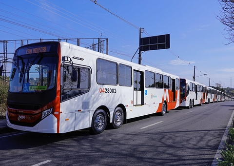 Novos ônibus coletivos entregues pela prefeitura vão substituir frota antiga de Manaus