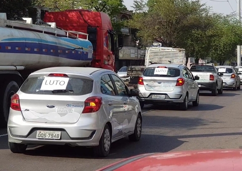 Funcionários da Águas de Manaus prestam homenagem a colega morto em assalto; vídeo