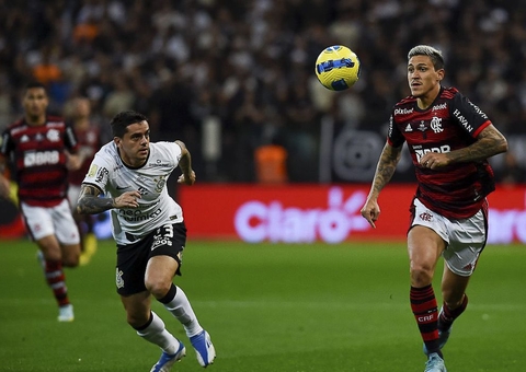 Flamengo e Corinthians buscam título da Copa do Brasil no Maracanã