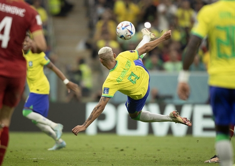 Richarlison é ovacionado após golaço contra a Sérvia; reveja momento