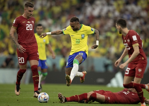 Neymar e Danilo não jogam mais pela Seleção na primeira fase da Copa