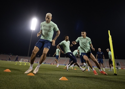 Tite repete escalação das oitavas para confronto contra Croácia