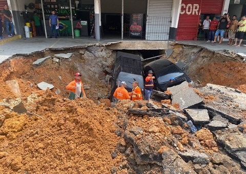 Obra em cratera que ‘engoliu’ carros deve durar 10 dias em Manaus