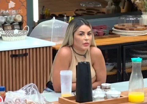 Sem saber de roça falsa, Deolane e Moranguinho detonam Babi