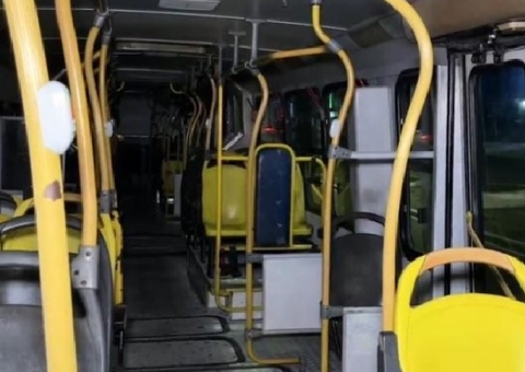 Ônibus da linha 215 é alvo de assaltantes em Manaus