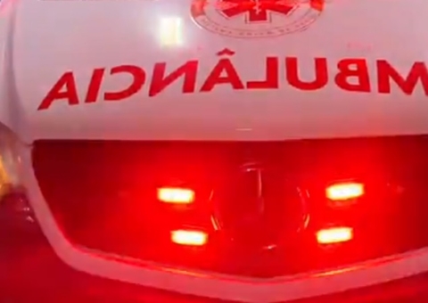 Após ser baleado por justiceiro, assaltante é espancado e atropelado por população em Manaus