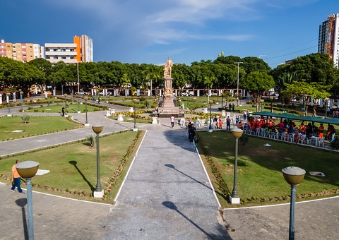 Praça da Saudade é entregue revitalizada em Manaus