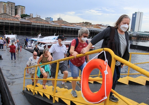 Mais de 13 mil turistas de navios luxuosos movimentam a economia do Amazonas