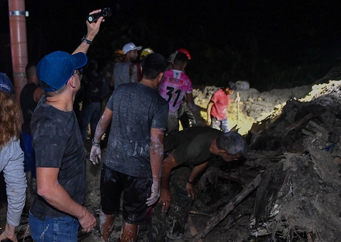 Prefeito de Manaus diz que ‘situação é crítica’ e não descarta novo deslizamento