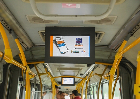 David Almeida anuncia instalação de televisores nos ônibus expressos de Manaus