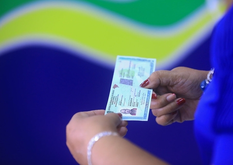 Amazonas começa entrega da nova Carteira de Identidade Nacional