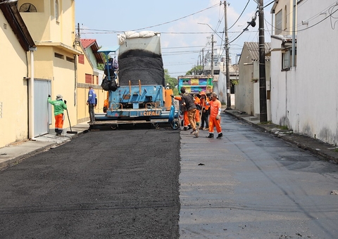 Rua é asfaltada no bairro Dom Pedro e morador relata espera de 25 anos 