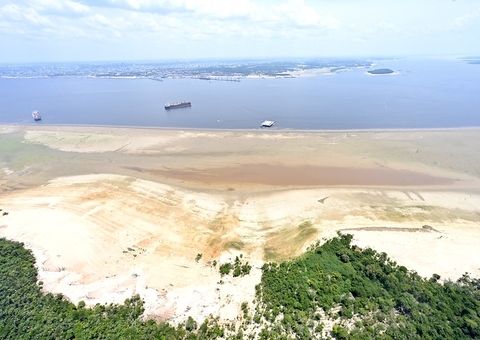 Rio Negro volta a encher de forma acelerada em Manaus 