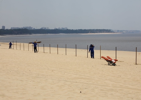 Ponta Negra recebe cerquite para delimitação física da interdição para o banho